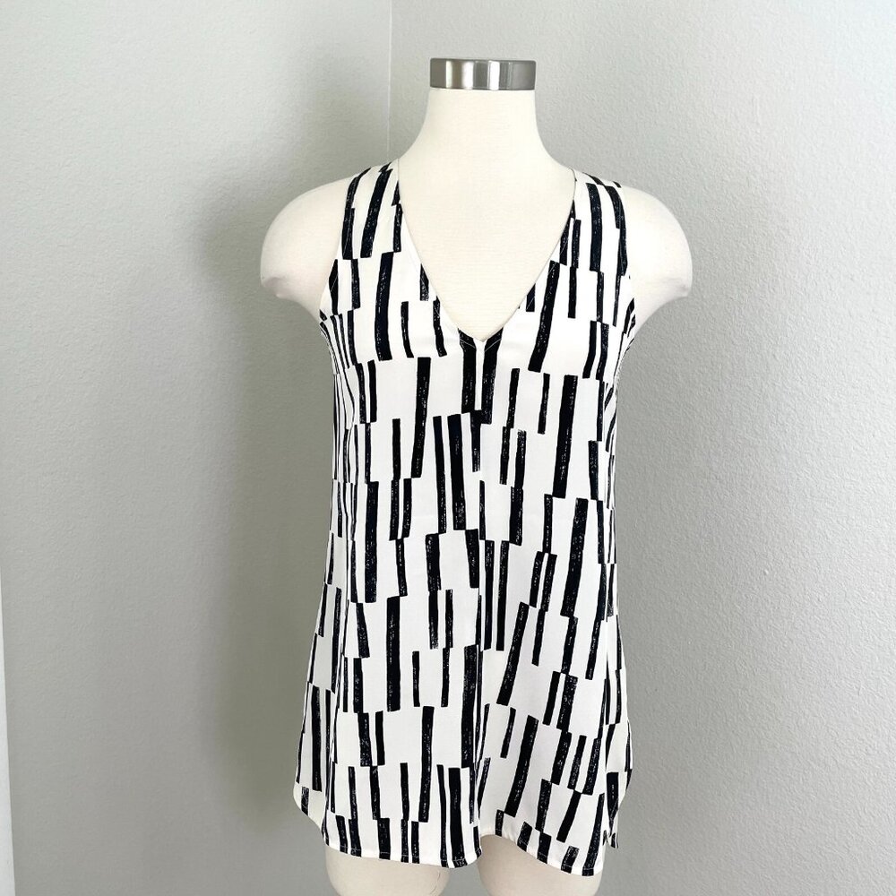 VINCE Womens XS Printed 100% Silk Blouse Sleeveless Shirt Top V Neck